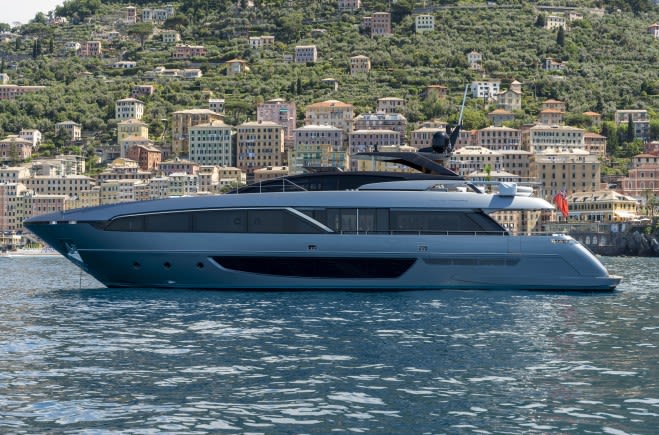 Maximus Yacht Charter | Riva
