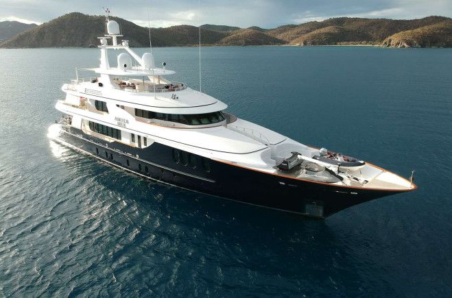 Amica Mea Yacht Charter | Hakvoort