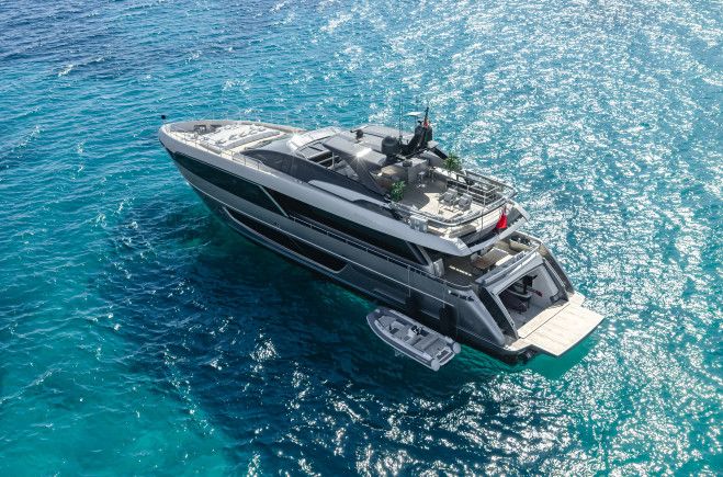 HP6 Yacht Charter | Riva