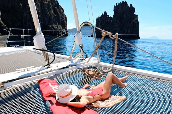 KASKAZI FOUR Yacht Charter | Lagoon