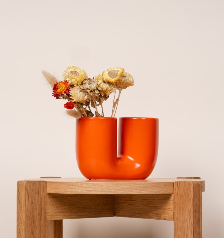 Steingut Vase Bogenform Orange Symmetrisch