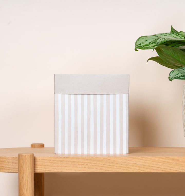 Papier Geschenkbox Beige Grau Stripe L