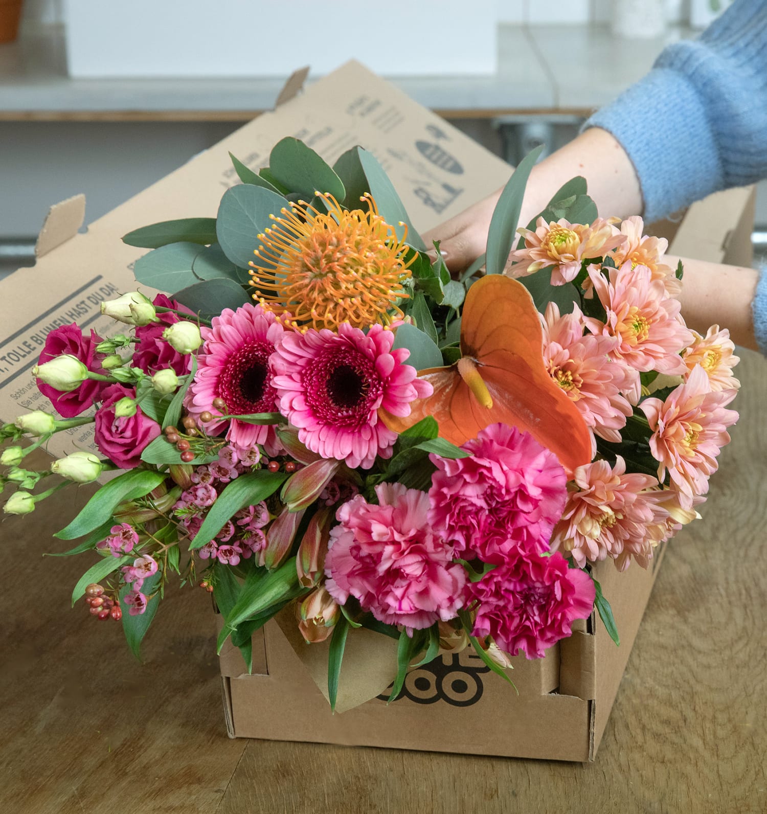 Blumenbox Blumenbox Hannah mit Alstromerien, Calla, Chrysanthemen