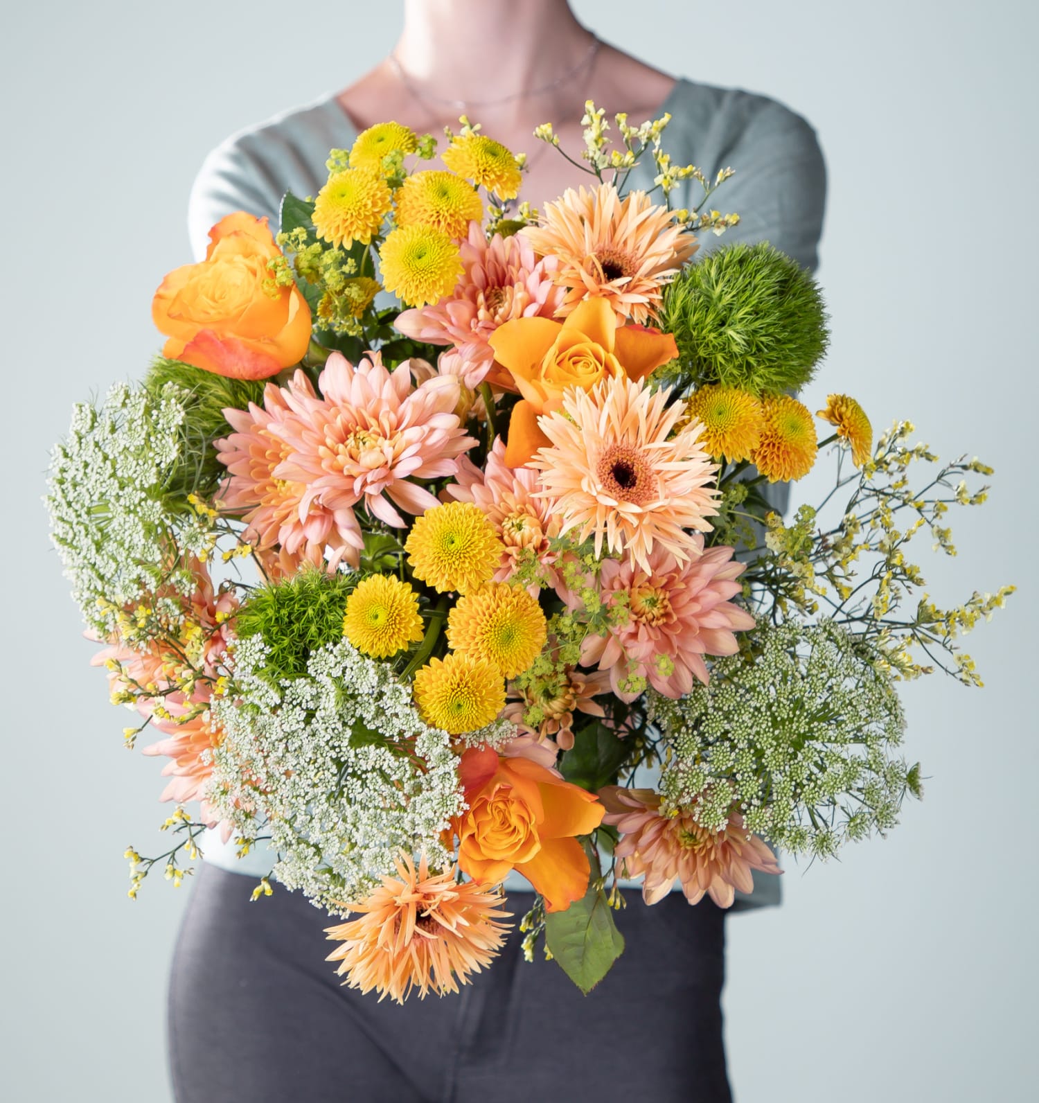 Blumenbund Lea mit Chrysanthemen, Dill, Gerbera