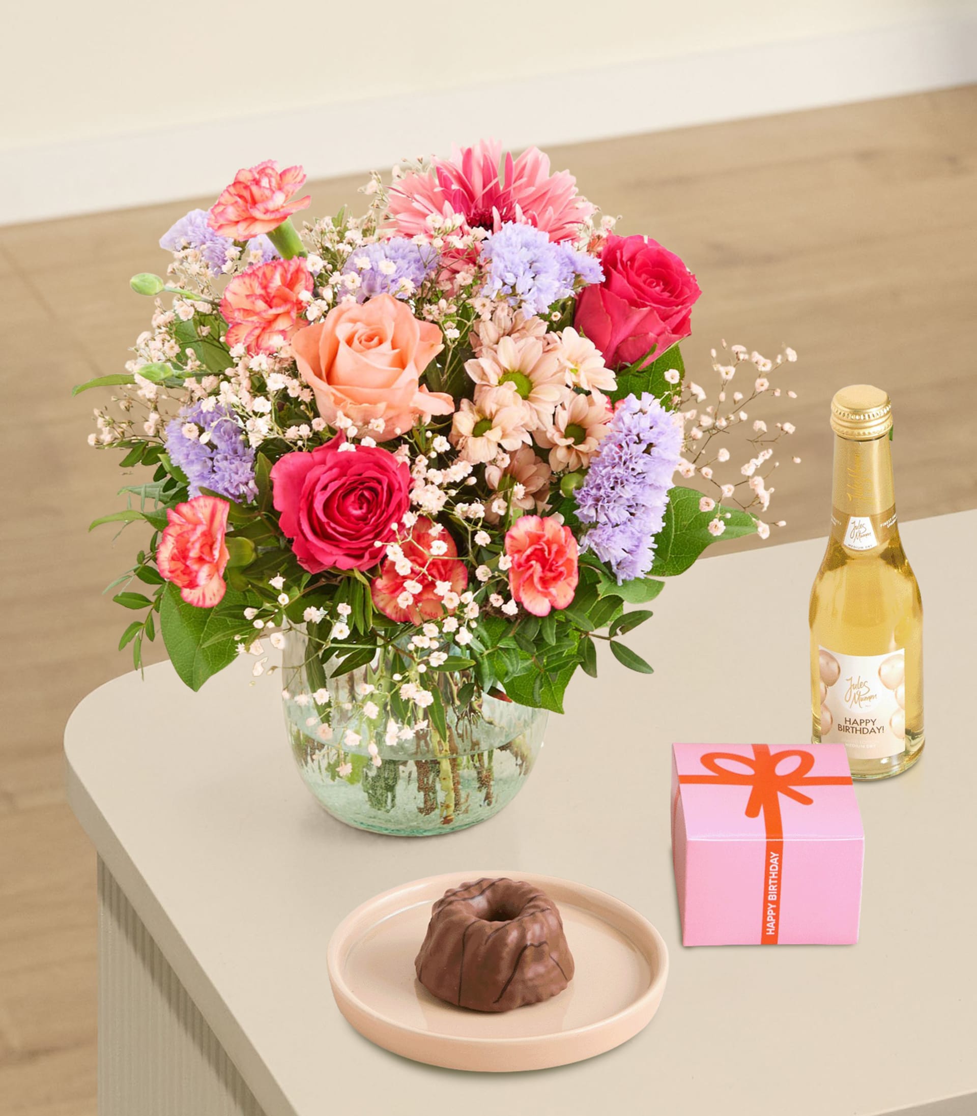 Frühling mit Geburtstagsküchlein und Sekt