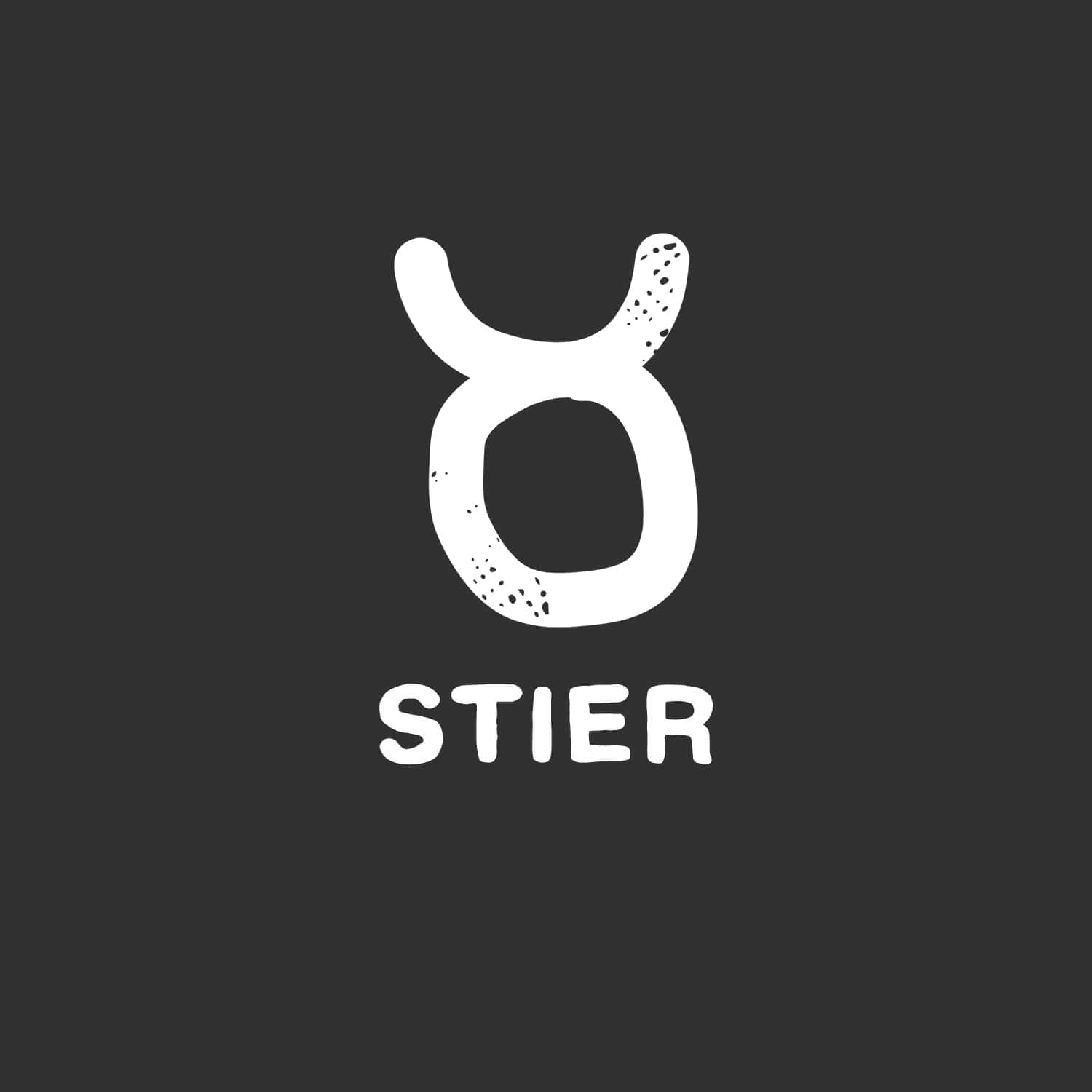 Das Bild zeigt einen weißen, stilisierten Buchstaben „O“ mit dem darunter geschriebenen Wort „STIER“ auf dunklem Hintergrund.