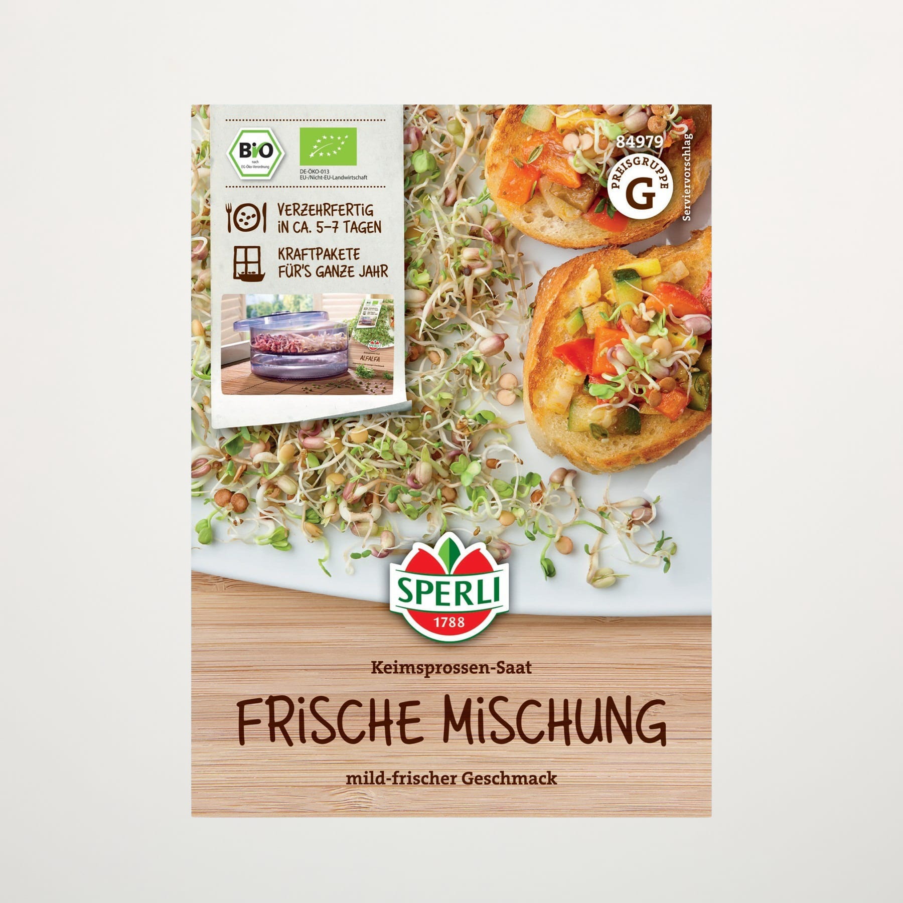 Das Bild zeigt eine Packung Bio-Keimlinge mit der Aufschrift „Frische Mischung“ vor hellblauem Hintergrund.