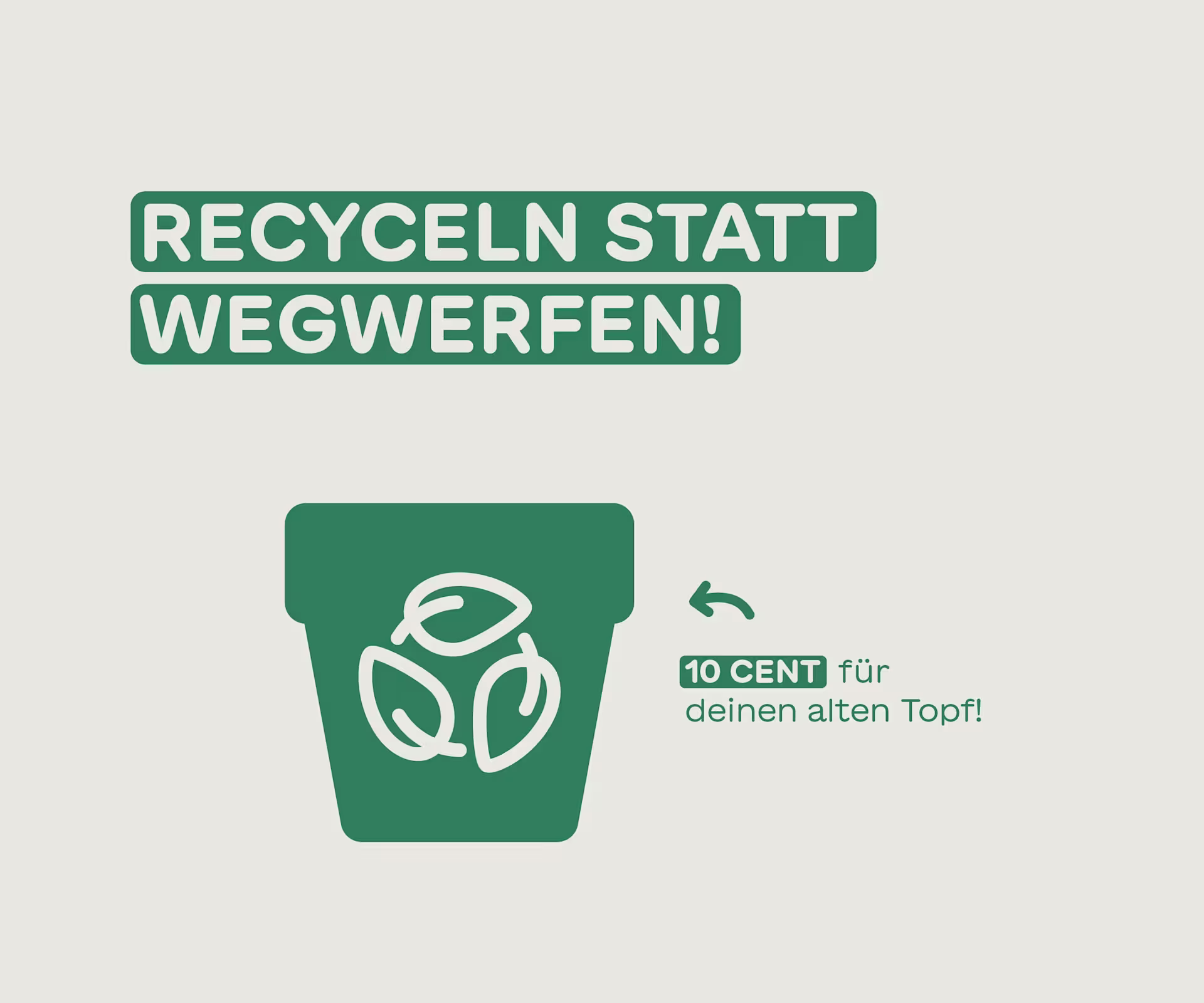 Das Bild zeigt ein grünes Recycling-Symbol sowie einen deutschen Text, der übersetzt „Recyceln statt wegwerfen!“ und „10 Cent für Ihren alten Flaschenverschluss“ bedeutet, vor hellem Hintergrund. (Beschreibungstext KI-generiert)