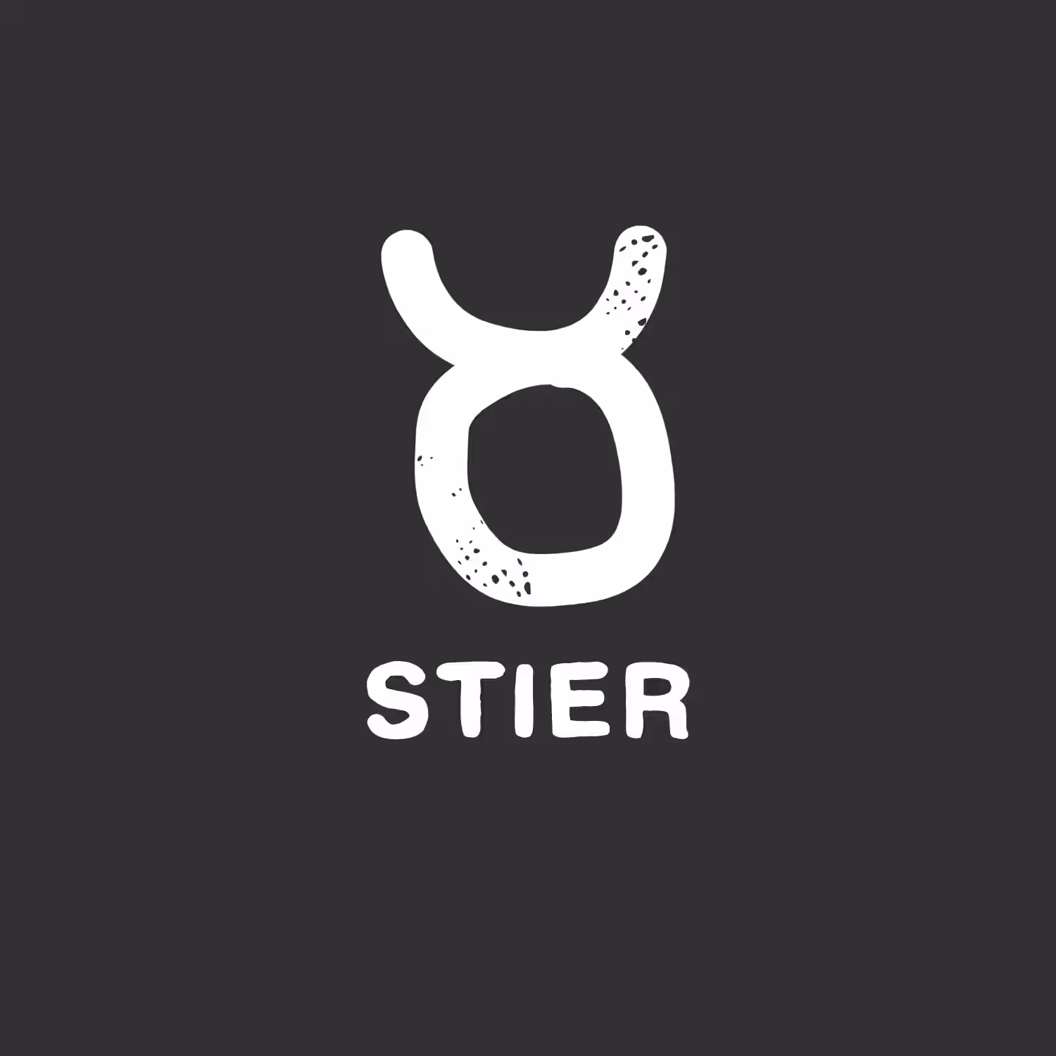 Das Bild zeigt einen weißen, stilisierten Buchstaben „O“ mit dem darunter geschriebenen Wort „STIER“ auf dunklem Hintergrund. (Beschreibungstext KI-generiert)