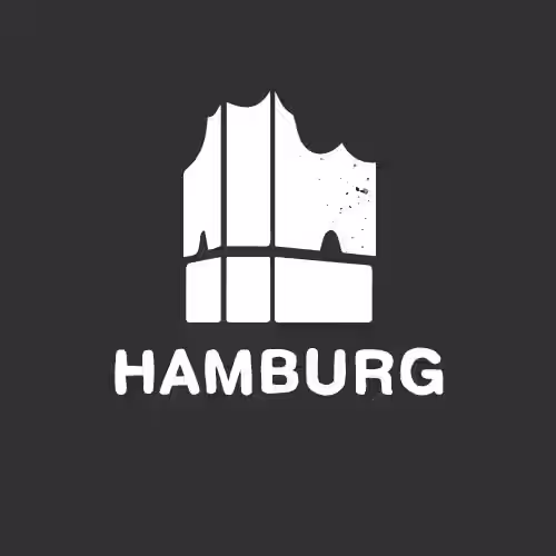 Das Bild zeigt eine stilisierte Silhouette der Hamburger Skyline vor einem dunklen Hintergrund, wobei das Wort „HAMBURG“ in weißer Schrift deutlich zu sehen ist. (Beschreibungstext KI-generiert)