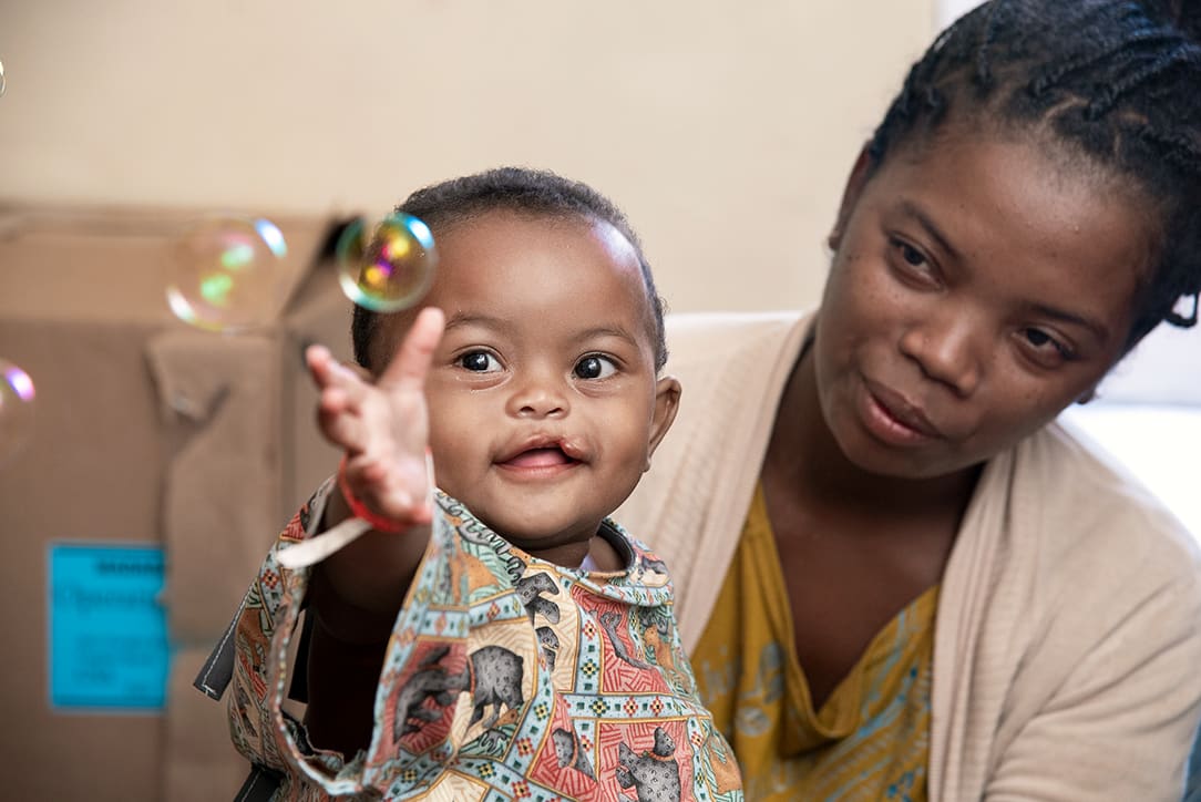 Proteggi i tuoi bimbi con i Semiperdo Emoji e sostieni Operation Smile!