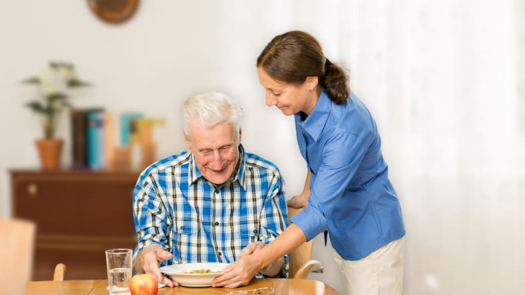 Alzheimer: 12 consigli per la gestione di una vita quotidiana serena