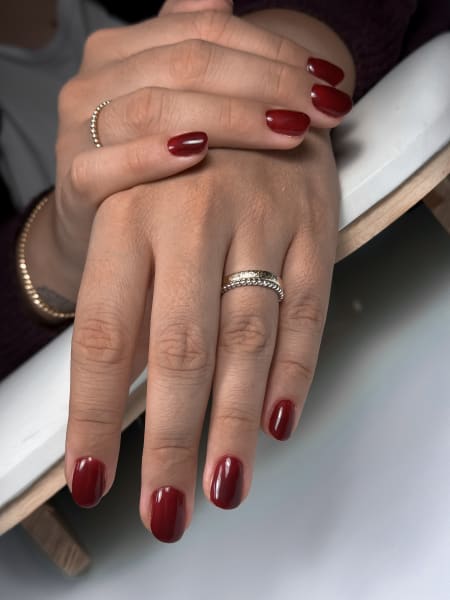 Service image for Russische Maniküre mit Shellac