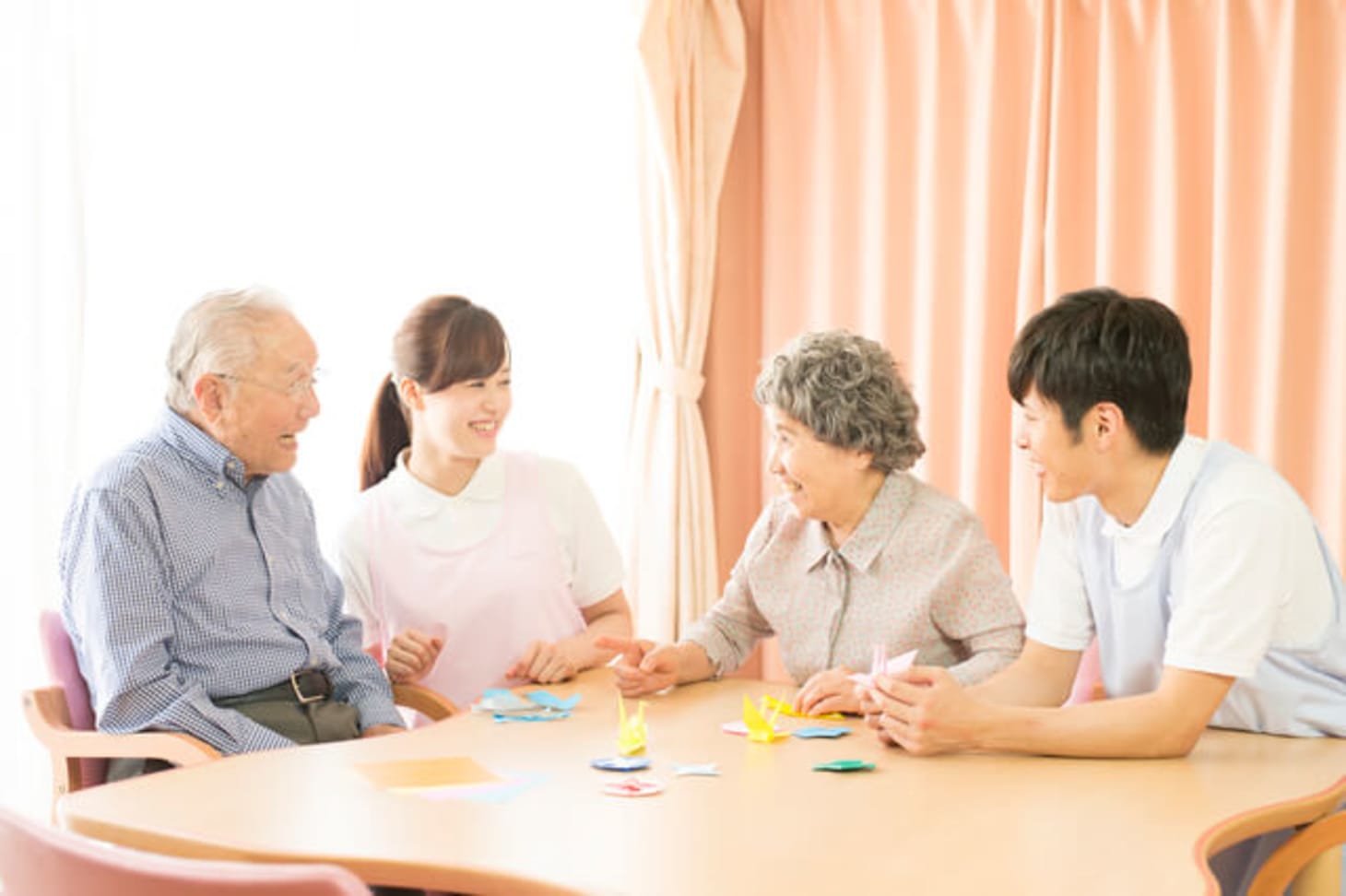 特養（特別養護老人ホーム）で働く介護士・介護職の役割や仕事内容とは？ 「カイゴジョブ」介護職の求人・転職・仕事探し