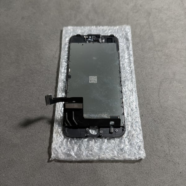 LCD Copotan original iPhone 7 warna hitam kondisi retak