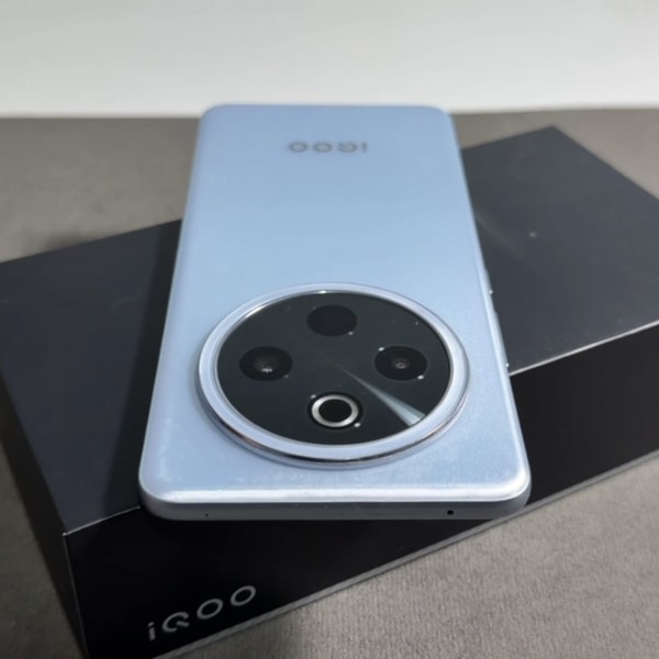 iQOO Z10 8/256 GB Bekas 100% Ori