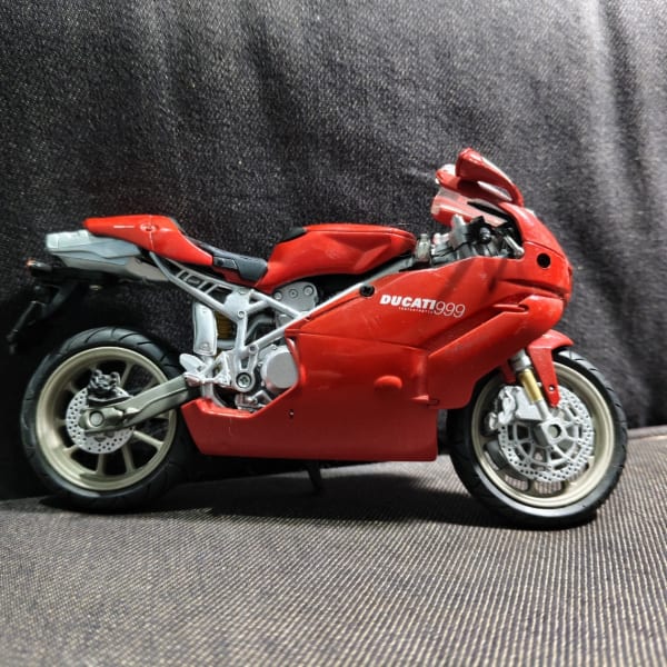 Ducati 999 (Miniatur)