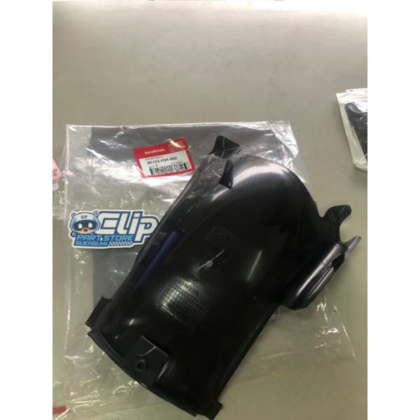 COVER DUCT CRF 150 SPAKBOR BELAKANG CRF 150 SAMBUNGAN SPAKBOR BELAKANG CRF 150 80103K84900