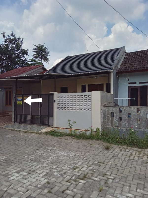 Rumah satu lantai dekat stasiun jatake