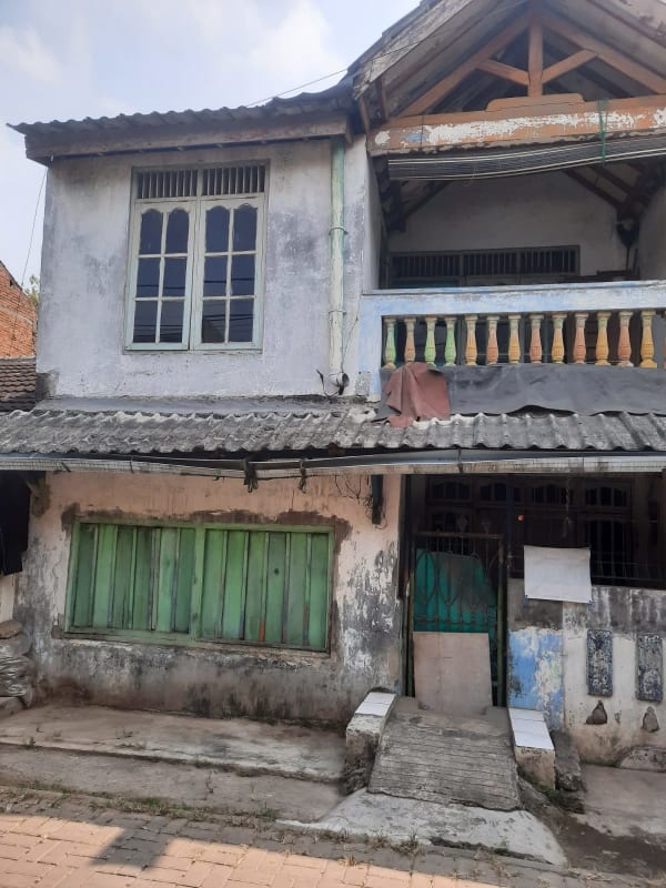 Rumah dua lantai dekat lippo karawaci