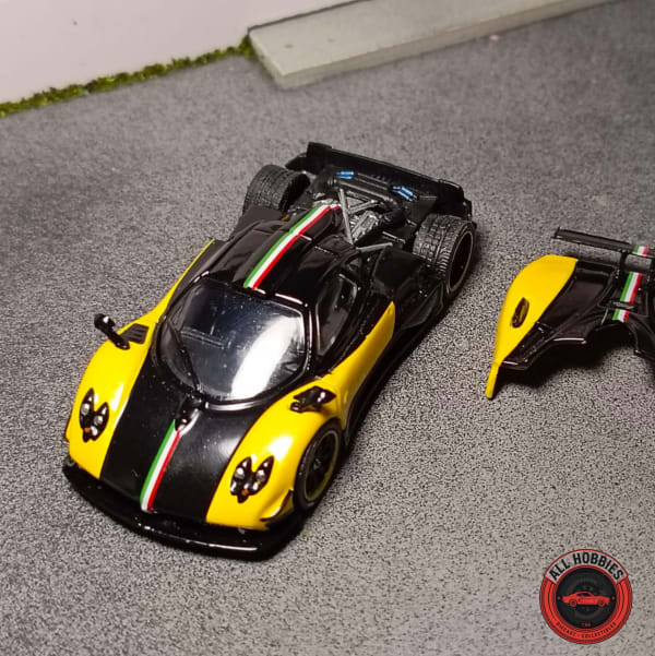 Tarmac Works Pagani Zonda Cinque Yellow Loose 1:64 Diecast