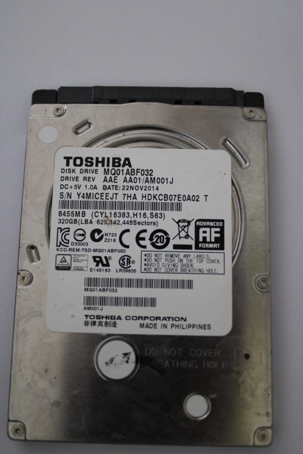 Toshiba MQ01ABF032. Ini HDD laptop 2,5 inci yang tipis.