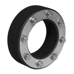 - utilisation dans un tubage ou un carottage en béton WU (cuve blanche) réalisé par le client
- testé selon la base d'essai FHRK GE 101 (n° G 30 322-2-6) - FHRK 40 LD10
- étanche à l'eau sous pression
- étanche au gaz
- étanche au radon selon la fiche technique FHRK MB 101, répond aux exigences pour les zones de prévention du radon
- toutes les pièces métalliques en acier inoxydable 1.4301 (V2A/ Inox 304), en option 1.4571 (V4A/ Inox 316)
- matériau du joint en caoutchouc plein EPDM, en option NBR
- 40 mm Largeur du joint