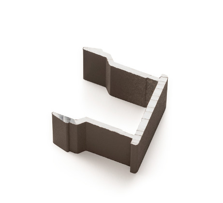 Gardenode propose une large gamme de solutions de protection visuelle pour l'extérieur, notamment des systèmes en WPC (bois composite), en aluminium et en lattes de bois.