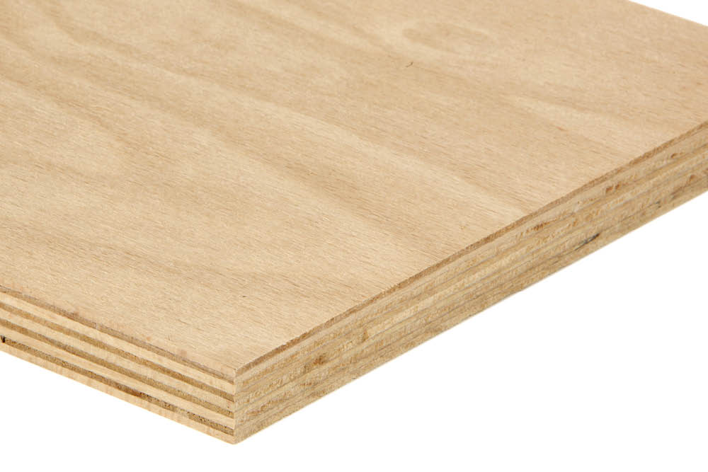 Le contreplaqué de peuplier est un matériau léger, clair et peu coûteux composé de couches de placage collées en croix. Il est souple, facile à travailler (sciage, découpe au laser) et idéal pour le modélisme, le bricolage (scie à chantourner) et la fabrication de meubles où la légèreté est importante. Il est généralement collé IF20 et ne convient donc qu'à un usage intérieur.