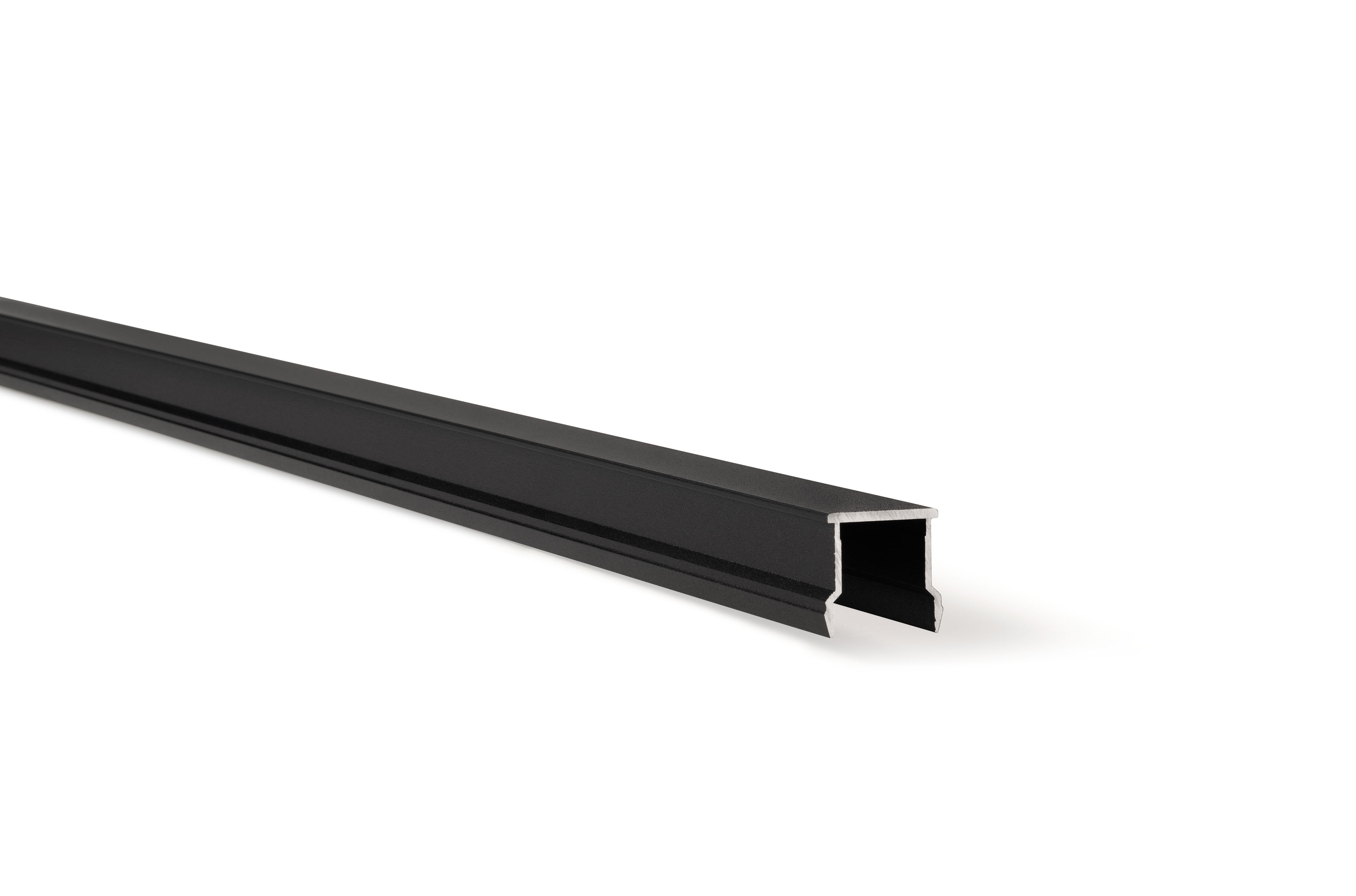 Gardenode propose une large gamme de solutions de protection visuelle pour l'extérieur, notamment des systèmes en WPC (bois composite), en aluminium et en lattes de bois.