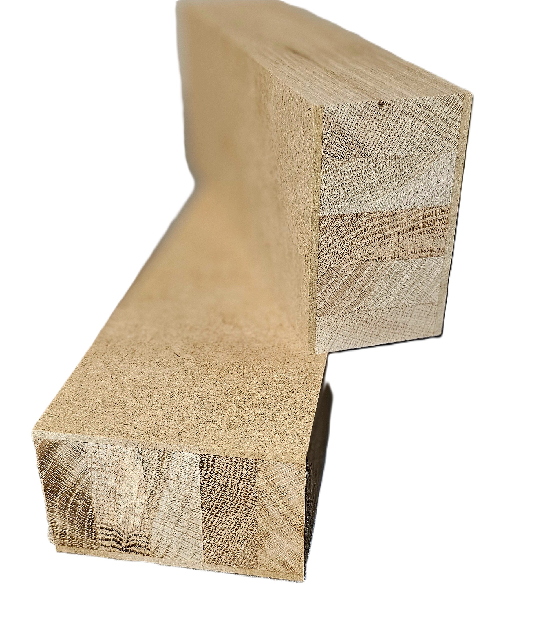 Le bois de chêne est un bois dur, lourd, durable et robuste, avec un grain caractéristique à larges pores (flammage) et une couleur allant du brun clair au brun foncé, qui s'assombrit avec le temps. Il est très résistant à l'humidité (même sous l'eau) et à l'usure, contient des tanins qui le rendent résistant aux insectes et aux champignons, mais peut réagir avec les métaux. En raison de sa solidité et de sa durabilité, il est souvent utilisé pour les meubles, les sols, l'extérieur (clôtures) et la construction navale, mais doit être séché lentement pour éviter les fissures.