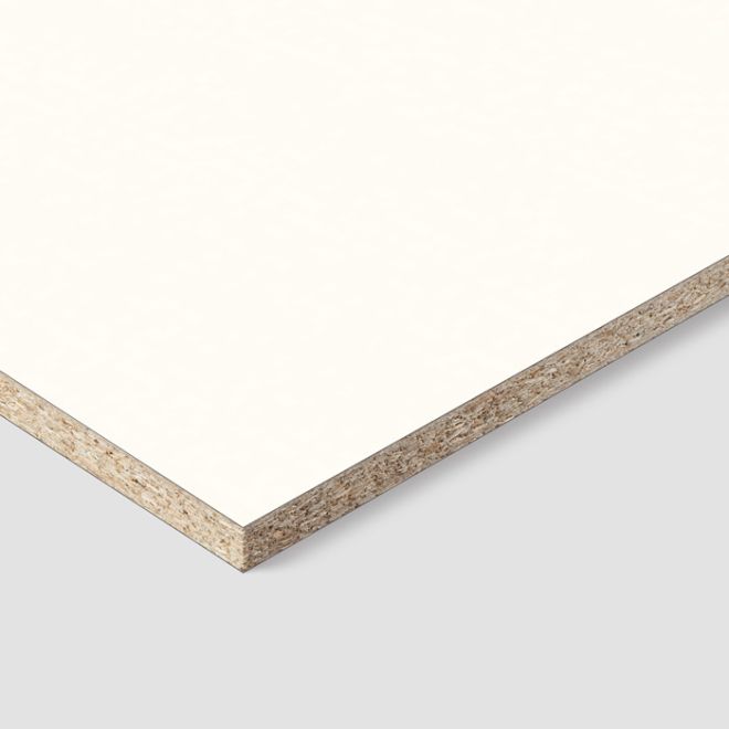Un panneau de particules brutes (également appelé panneau pressé à plat) est un matériau dérivé du bois en forme de panneau, fabriqué à partir de copeaux de bois encollés et pressés sous haute pression et à haute température. Il sert généralement de support pour les revêtements ou d'élément de construction dans les zones non visibles.