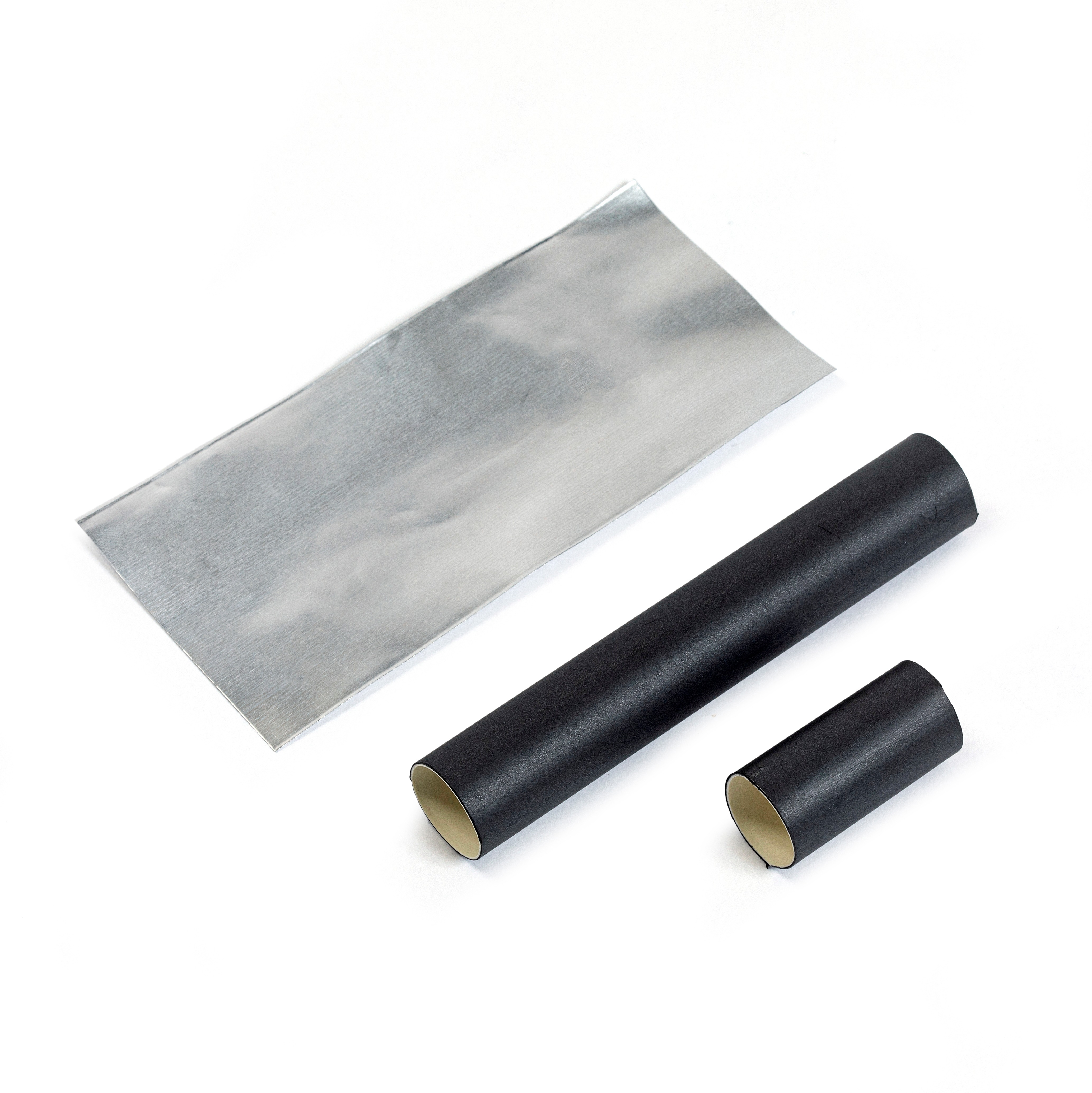 Contenu de la livraison : gaines thermorétractables avec revêtement adhésif, ruban aluminium
Caractéristiques techniques :
Température d'utilisation max. : 110 °C
Dimensions finales : longueur env. 120 mm, diamètre env. 20 mm.
Température ambiante min. : -60 °C