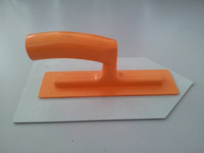 Frattazzo in plastica a punta 28 x 14 cm. con manico in plastica