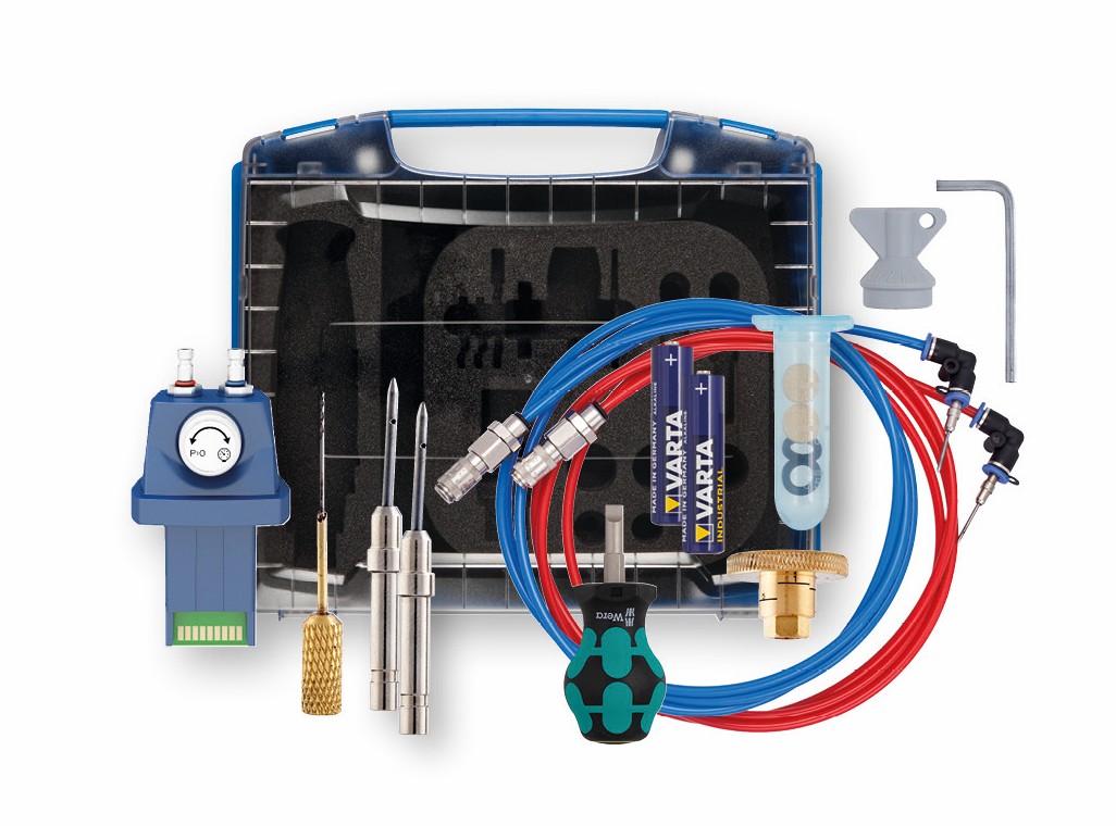Composé de :   CAPBs sens PT85 pression 7 bars&nbsp;  i-Boxx CAPBs Kit d'équilibrage des soupapes  Composé de :  2 piles micro AAA LR03 1,5 V  Foret pour aiguille de mesure  Filtre fritté avec joint torique  Récipient de réaction 2,0 ml bleu  Clé de préréglage pour bloc combiné VarioQ  Tournevis pour carburateur 6,5x25 mm  Tournevis coudé intérieur 6KT 4,0  Kit de tuyaux de mesure Ø4 rouge et bleu avec aiguille de mesure  Clé de réglage VarioQ&nbsp;