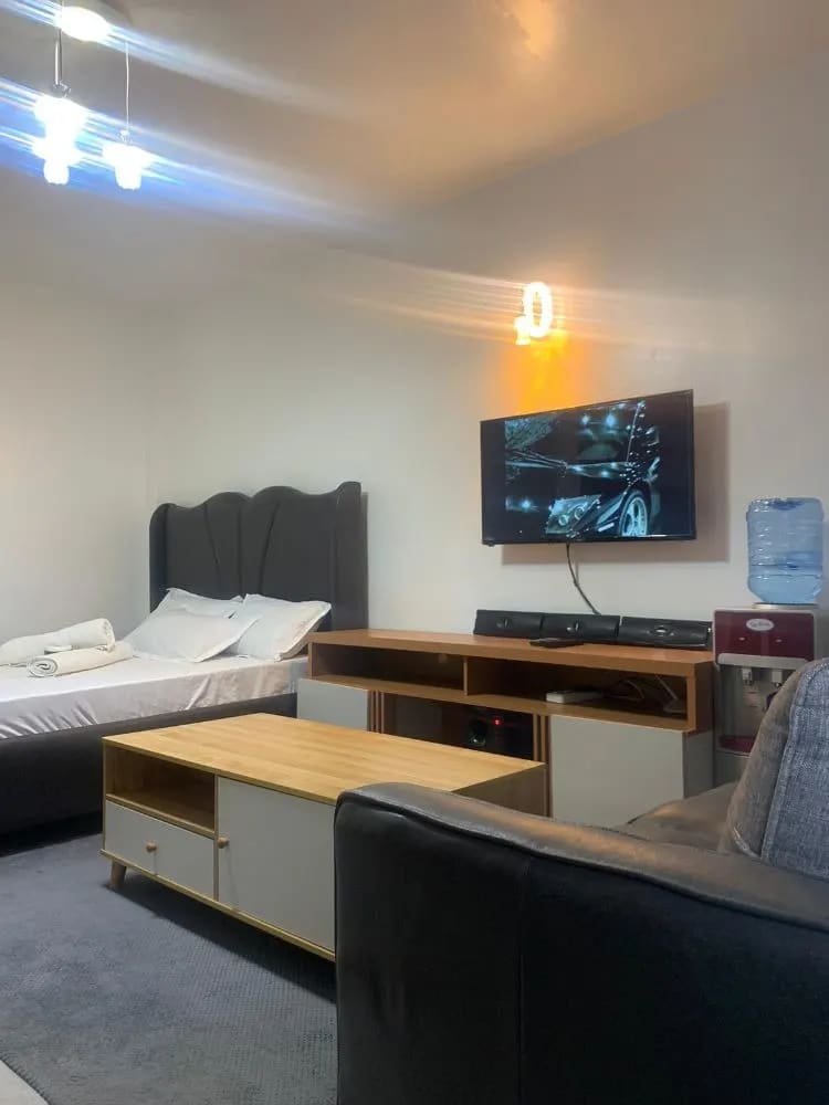 Studio apartment in OJ,membley