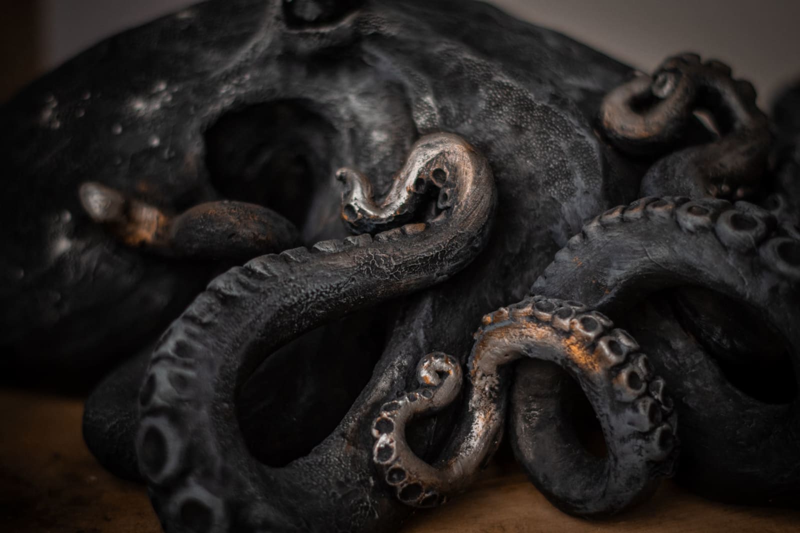 Ceramic octopus, coiled tentacles in detail
