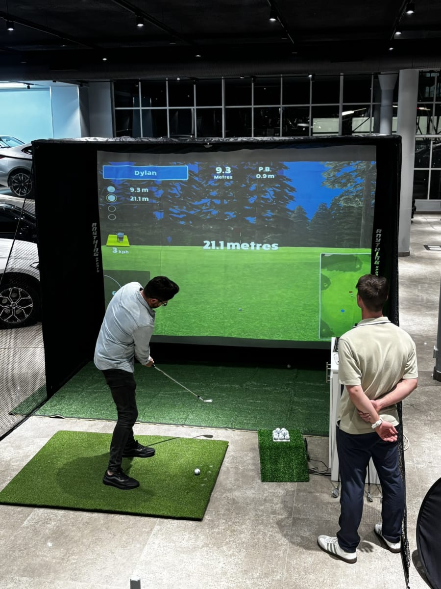 Sim2U mobile golf simulator setup 11