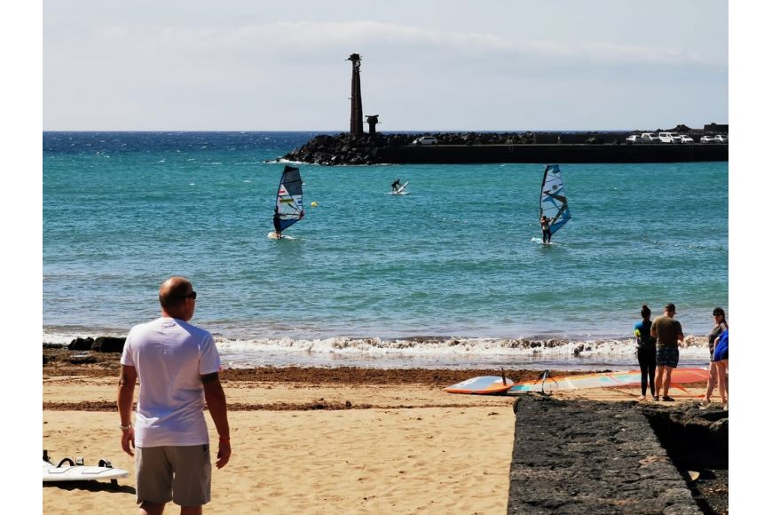 Lanzarote (Playa las Cucharas): Windsurfspot