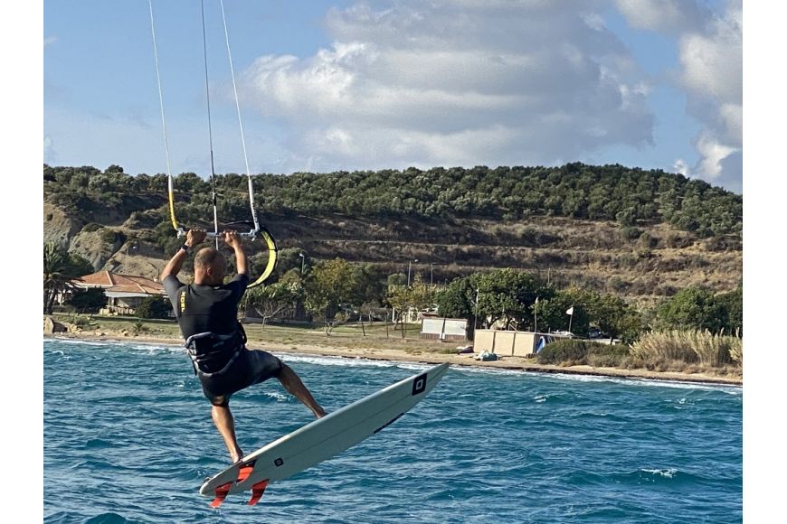 Peloponnes (Finiki Beach): Kitesurf- und Windsurfspot