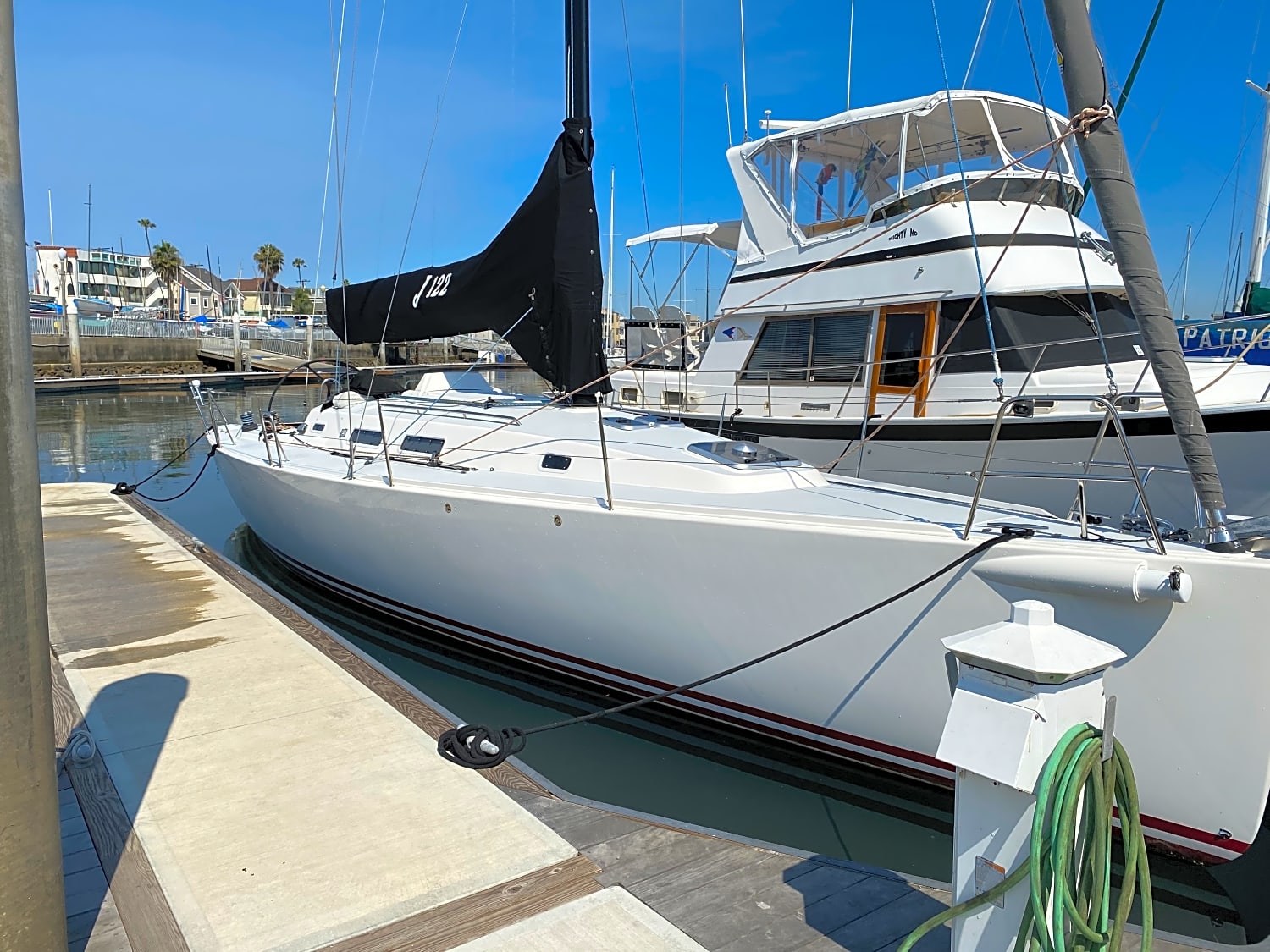 j122 yacht specs