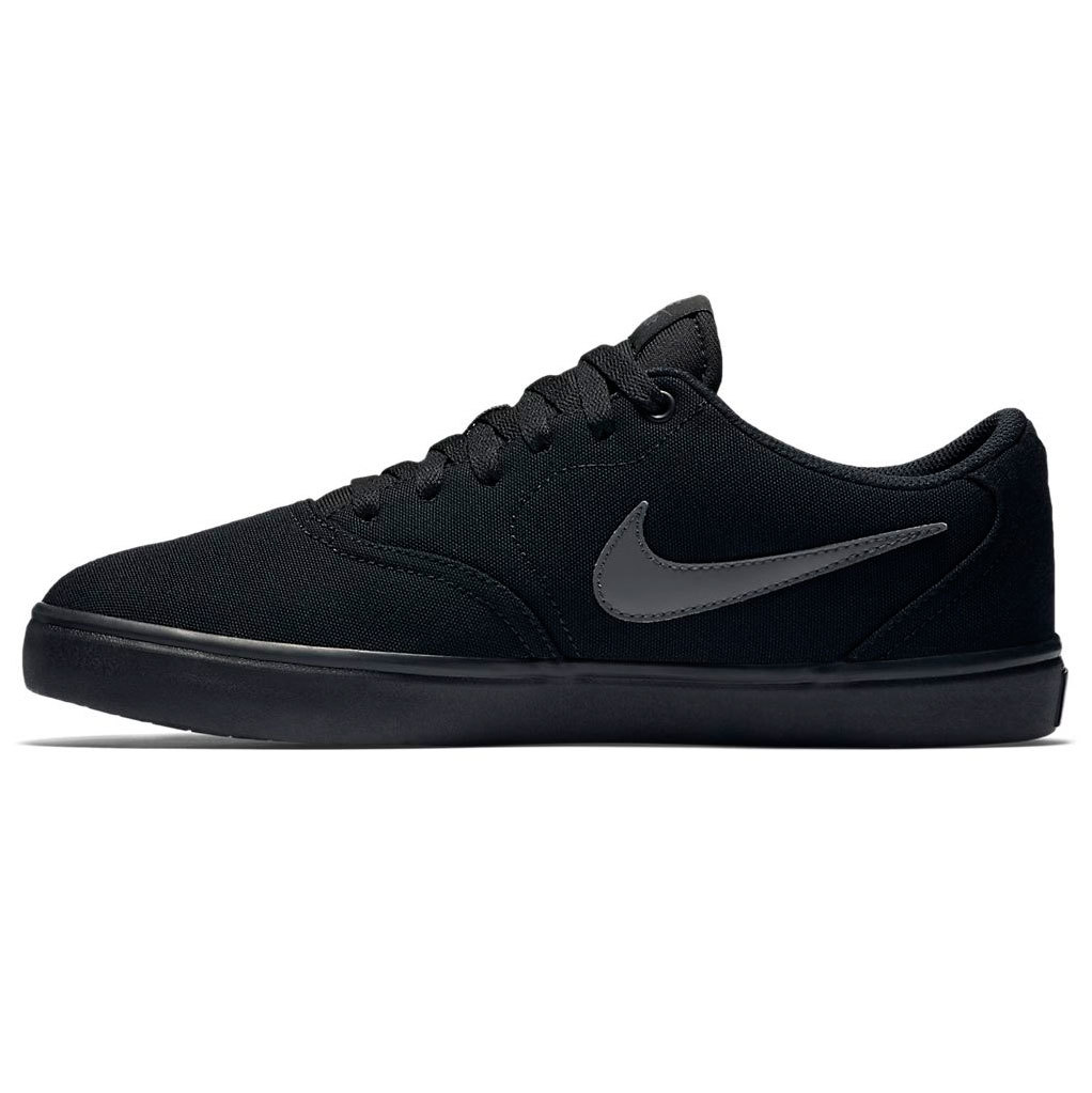 nike skate shoes all black