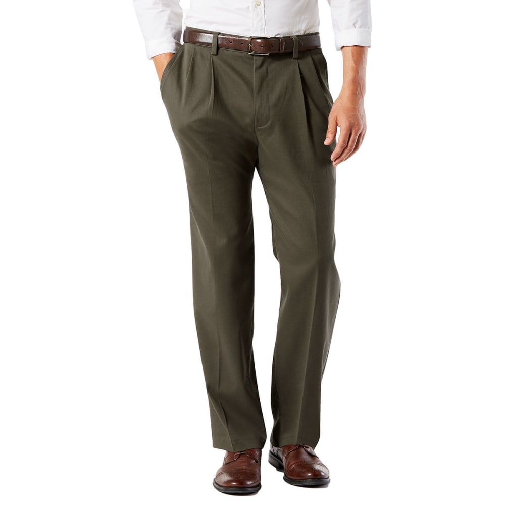 DOCKERS Men's Classic Fit Easy Khaki Pleated Pants 30/32