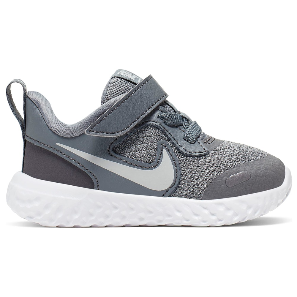 NIKE Toddler Boys' Revolution 5 Sneaker 4