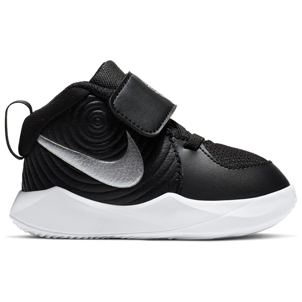 NIKE Toddlers' Team Hustle D9 Basketball Shoe 7