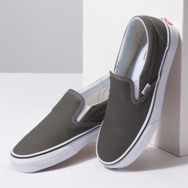 VANS Unisex Classic Slip-On Shoes