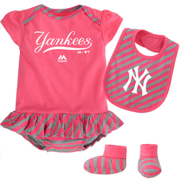 NEW YORK YANKEES Bodysuit, Bootie, and Bib Set