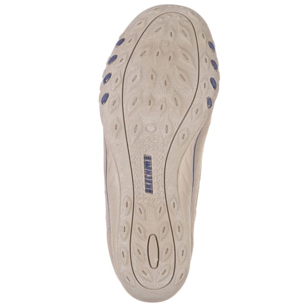 SKECHERS Women's Relaxed Fit Breathe Easy Shoes