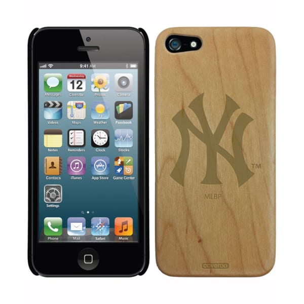 COVEROO New York Yankees Wood Bat Thinshield iPhone 5/5s Case