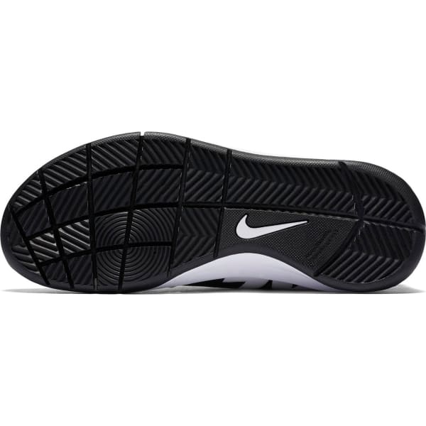 NIKE Big Boys' Team Hustle D 7 Basketball Shoes